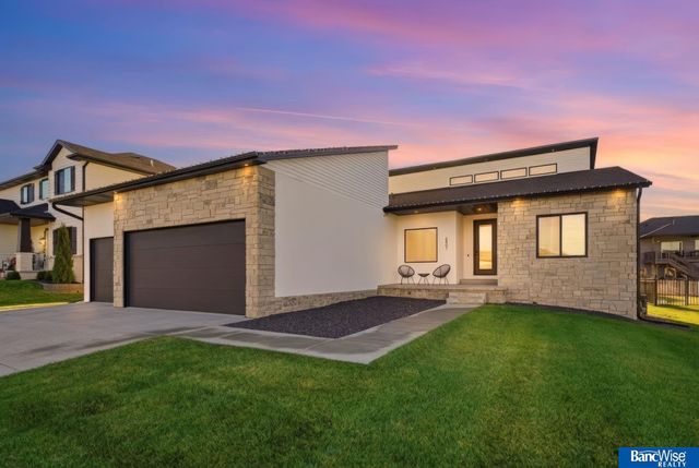 6801 Monarch Drive, Lincoln, NE 68516