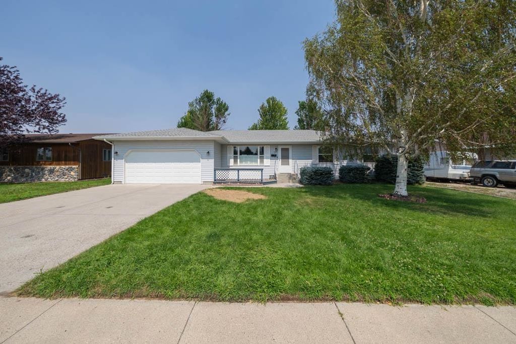 925 River View Dr, Cody, WY 82414 photo 1