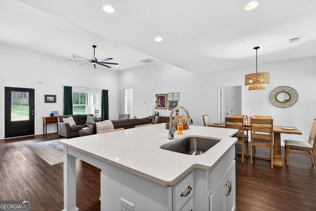 86 Pollen Trail, Grantville, GA 30220