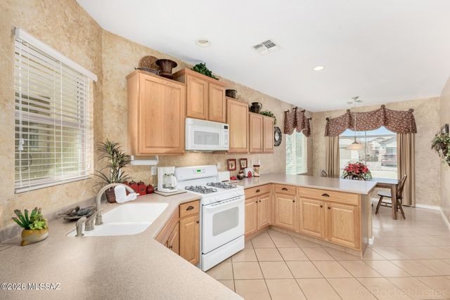 431 W Calle Del Estribo, Sahuarita, AZ 85629