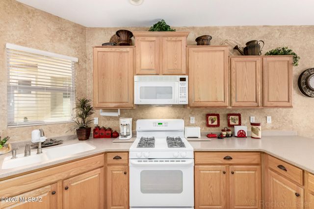 431 W Calle Del Estribo, Sahuarita, AZ 85629