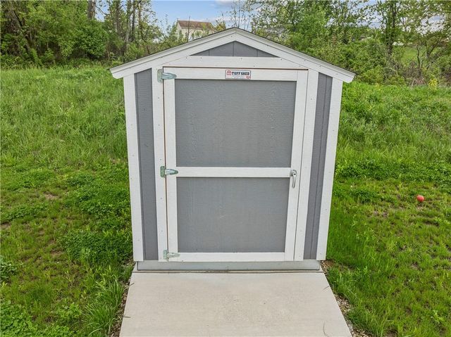 212 Smith Lane, Chippewa Twp, PA 15010