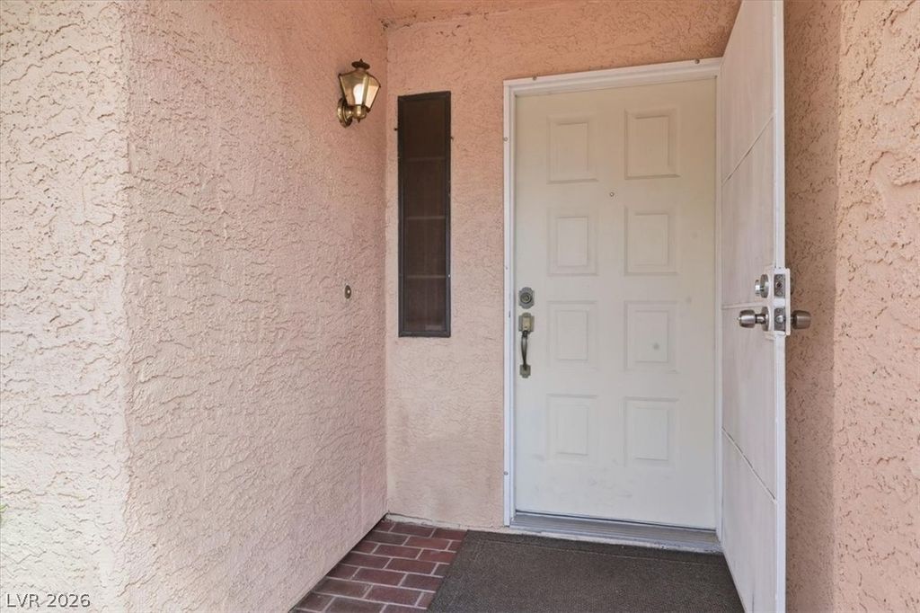 3208 Ivory Coast Drive, Las Vegas, NV 89117 — photo 2