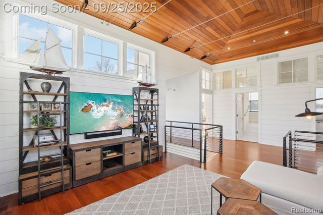 12410 Woodhull Landing, Fenton, MI 48430