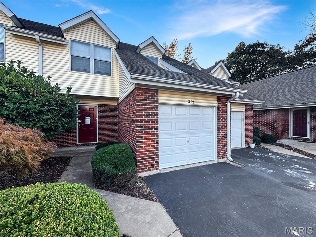 312 Crown Colony Court F, St Peters, MO 63376