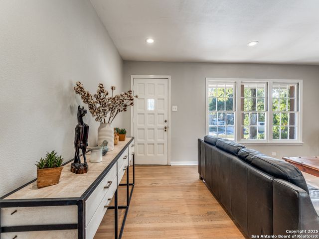 1237 wiltshire, Terrell Hills, TX 78209