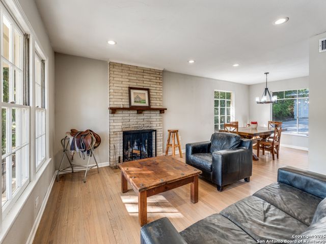 1237 wiltshire, Terrell Hills, TX 78209