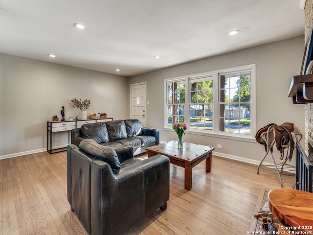 1237 wiltshire, Terrell Hills, TX 78209