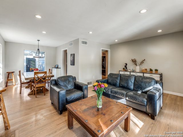 1237 wiltshire, Terrell Hills, TX 78209