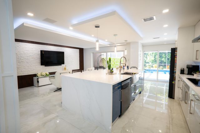 10438 BUENA VENTURA Drive, Boca Raton, FL 33498