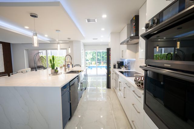 10438 BUENA VENTURA Drive, Boca Raton, FL 33498