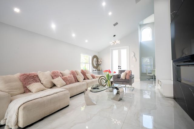 10438 BUENA VENTURA Drive, Boca Raton, FL 33498