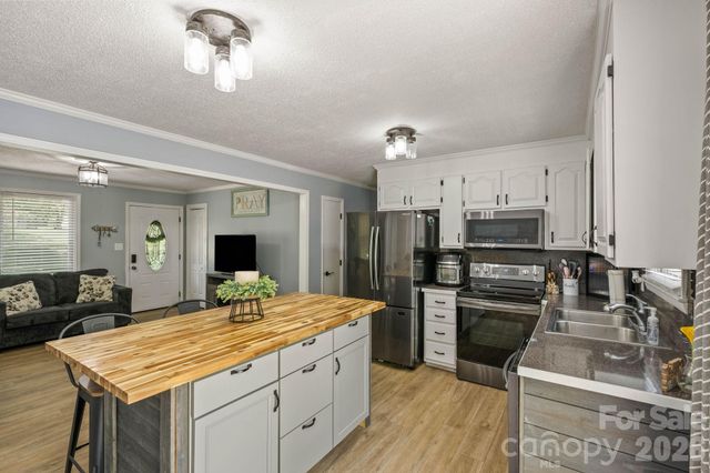 2060 Barringer Circle, Newton, NC 28658