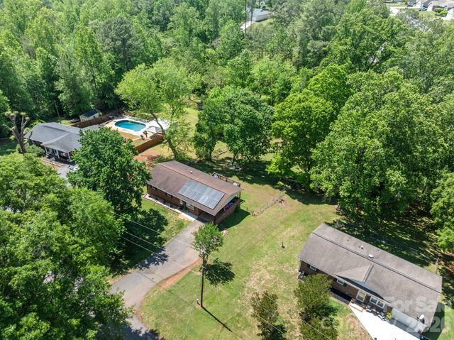 2060 Barringer Circle, Newton, NC 28658
