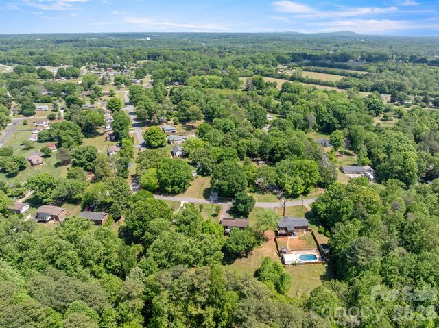 2060 Barringer Circle, Newton, NC 28658