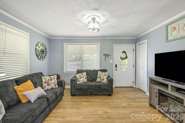 2060 Barringer Circle, Newton, NC 28658