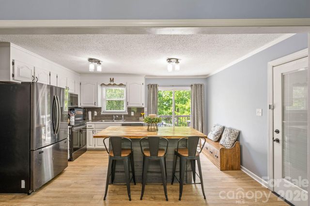 2060 Barringer Circle, Newton, NC 28658