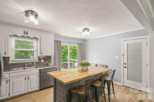 2060 Barringer Circle, Newton, NC 28658