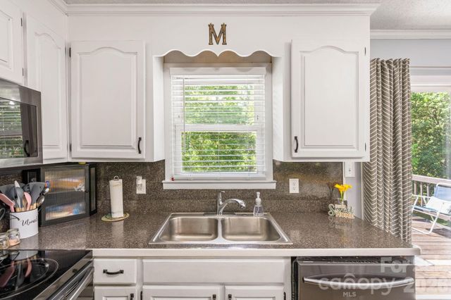 2060 Barringer Circle, Newton, NC 28658