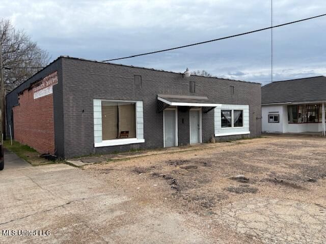 142 E Third Street, Forest, MS 39074