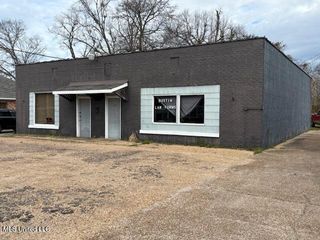 142 E Third Street, Forest, MS 39074