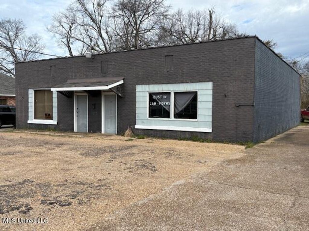 142 E Third Street, Forest, MS 39074