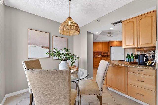 5950 PELICAN BAY PLAZA S 2E, Gulfport, FL 33707