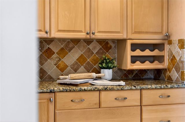 5950 PELICAN BAY PLAZA S 2E, Gulfport, FL 33707