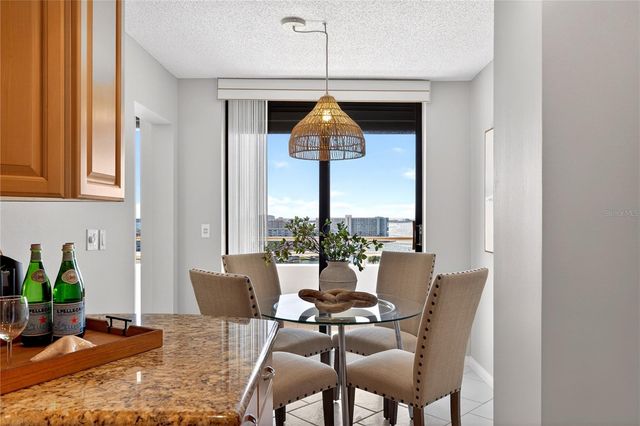 5950 PELICAN BAY PLAZA S 2E, Gulfport, FL 33707