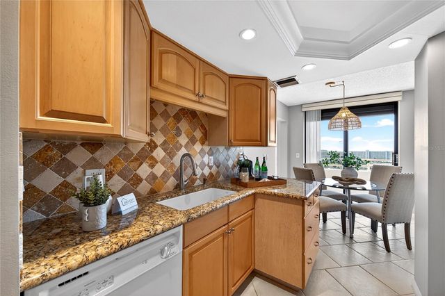 5950 PELICAN BAY PLAZA S 2E, Gulfport, FL 33707