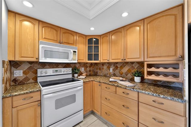 5950 PELICAN BAY PLAZA S 2E, Gulfport, FL 33707