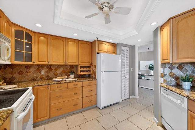 5950 PELICAN BAY PLAZA S 2E, Gulfport, FL 33707