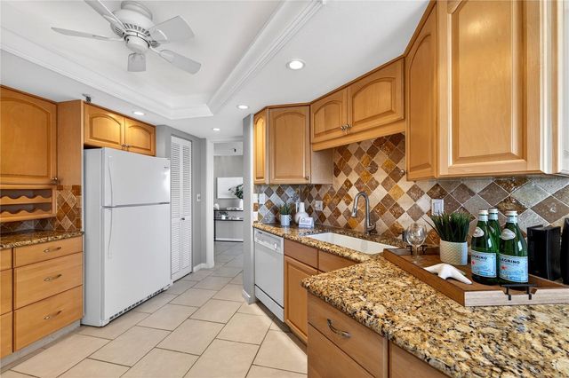 5950 PELICAN BAY PLAZA S 2E, Gulfport, FL 33707