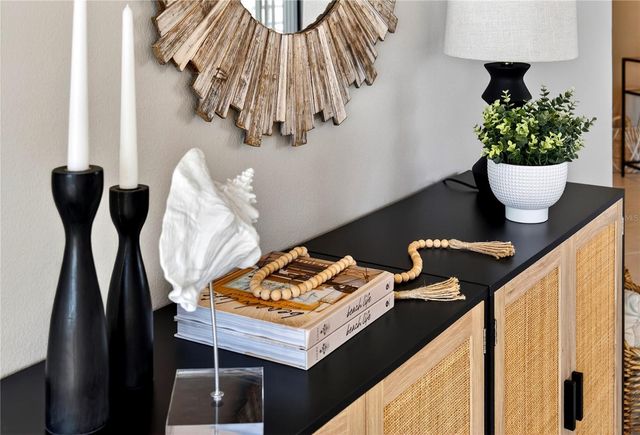 5950 PELICAN BAY PLAZA S 2E, Gulfport, FL 33707