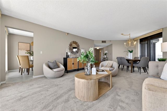 5950 PELICAN BAY PLAZA S 2E, Gulfport, FL 33707