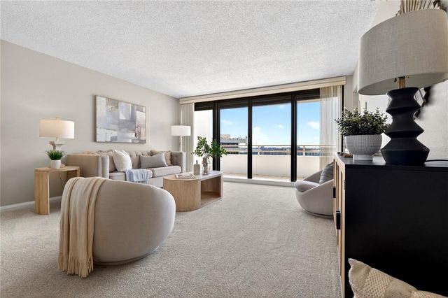 5950 PELICAN BAY PLAZA S 2E, Gulfport, FL 33707