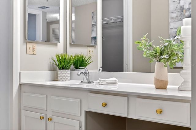 5950 PELICAN BAY PLAZA S 2E, Gulfport, FL 33707