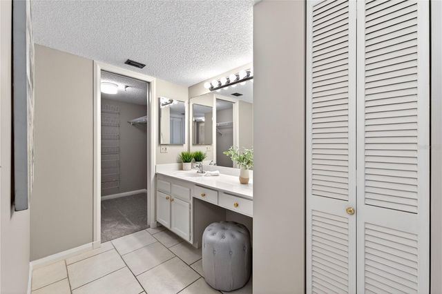 5950 PELICAN BAY PLAZA S 2E, Gulfport, FL 33707