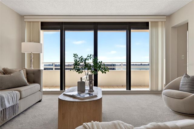 5950 PELICAN BAY PLAZA S 2E, Gulfport, FL 33707