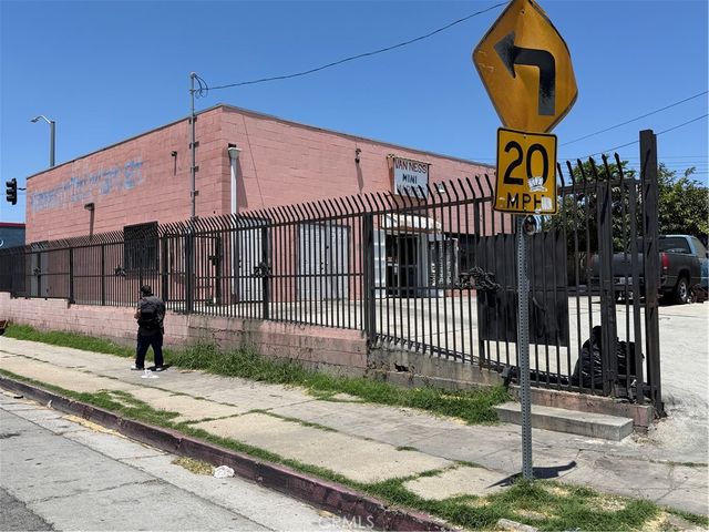 6130 S Van Ness, Los Angeles, CA 90047