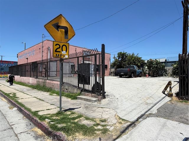 6130 S Van Ness, Los Angeles, CA 90047