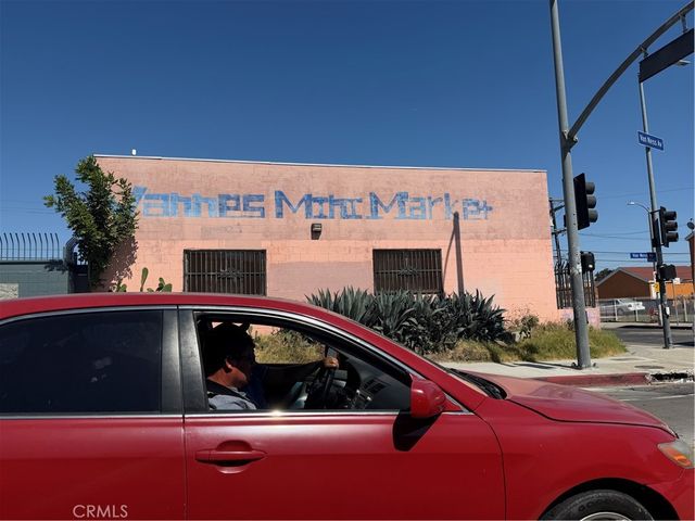 6130 S Van Ness, Los Angeles, CA 90047