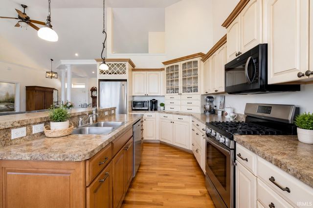 6641 Dockside Drive, South Bend, IN 46628