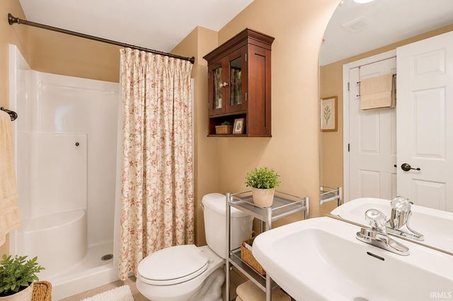 6641 Dockside Drive, South Bend, IN 46628