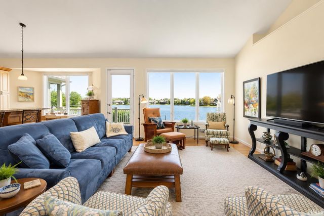 6641 Dockside Drive, South Bend, IN 46628