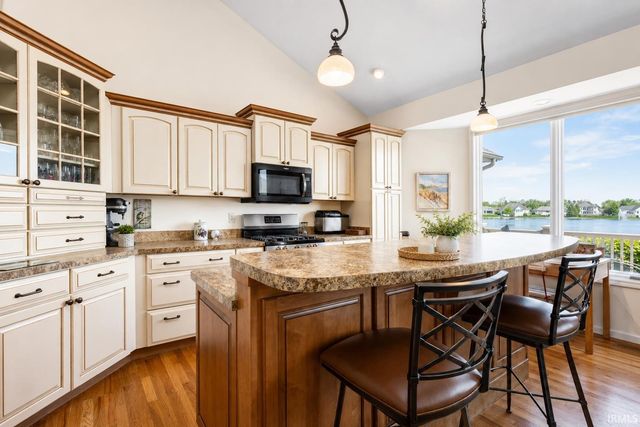 6641 Dockside Drive, South Bend, IN 46628