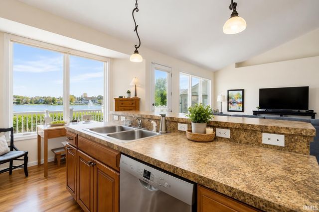 6641 Dockside Drive, South Bend, IN 46628