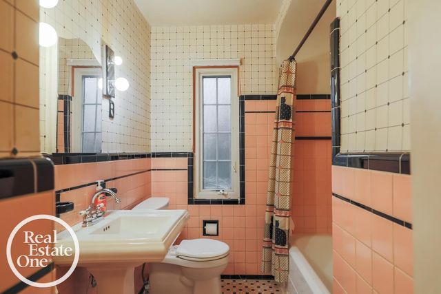 855 Loraine Street, Grosse Pointe, MI 48230