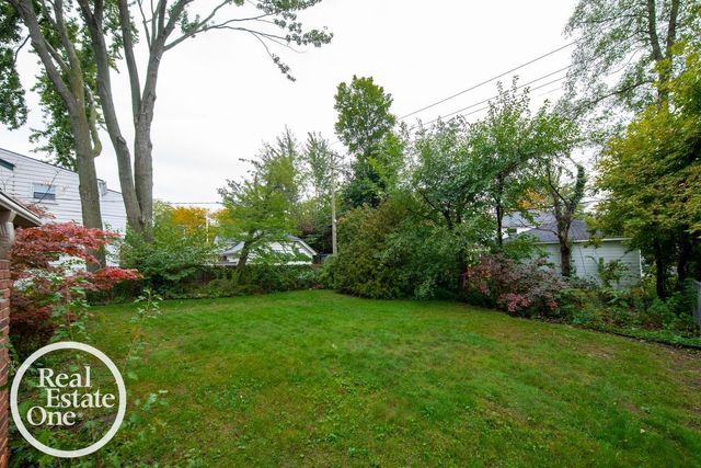 855 Loraine Street, Grosse Pointe, MI 48230