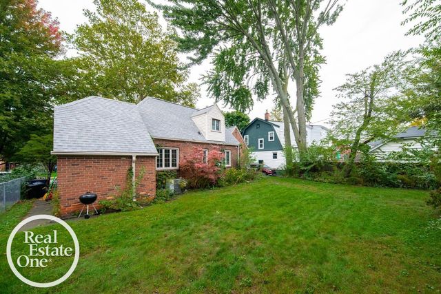 855 Loraine Street, Grosse Pointe, MI 48230